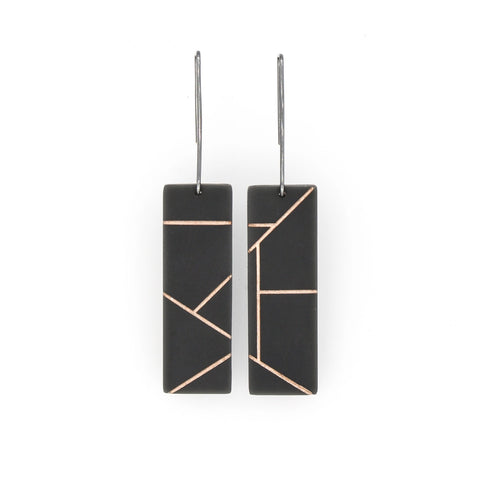 Freja Geometric Rectangle Earring · Dark Grey